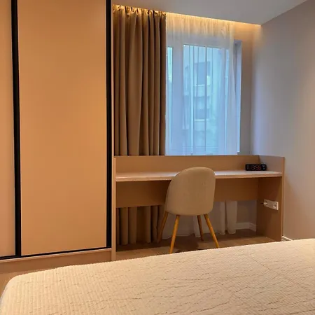 Apartment Aura Warna
